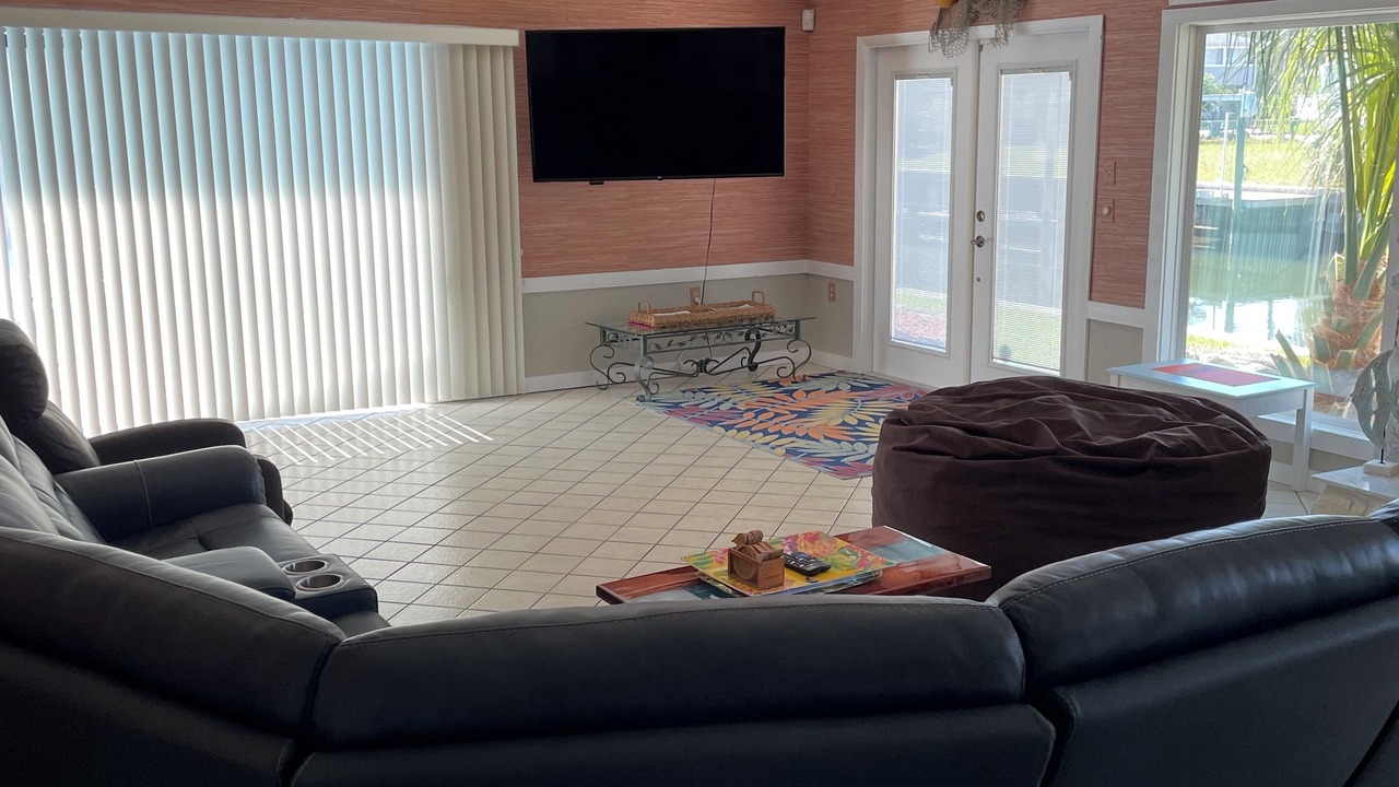 Photo of Livingroom in Indian Waters