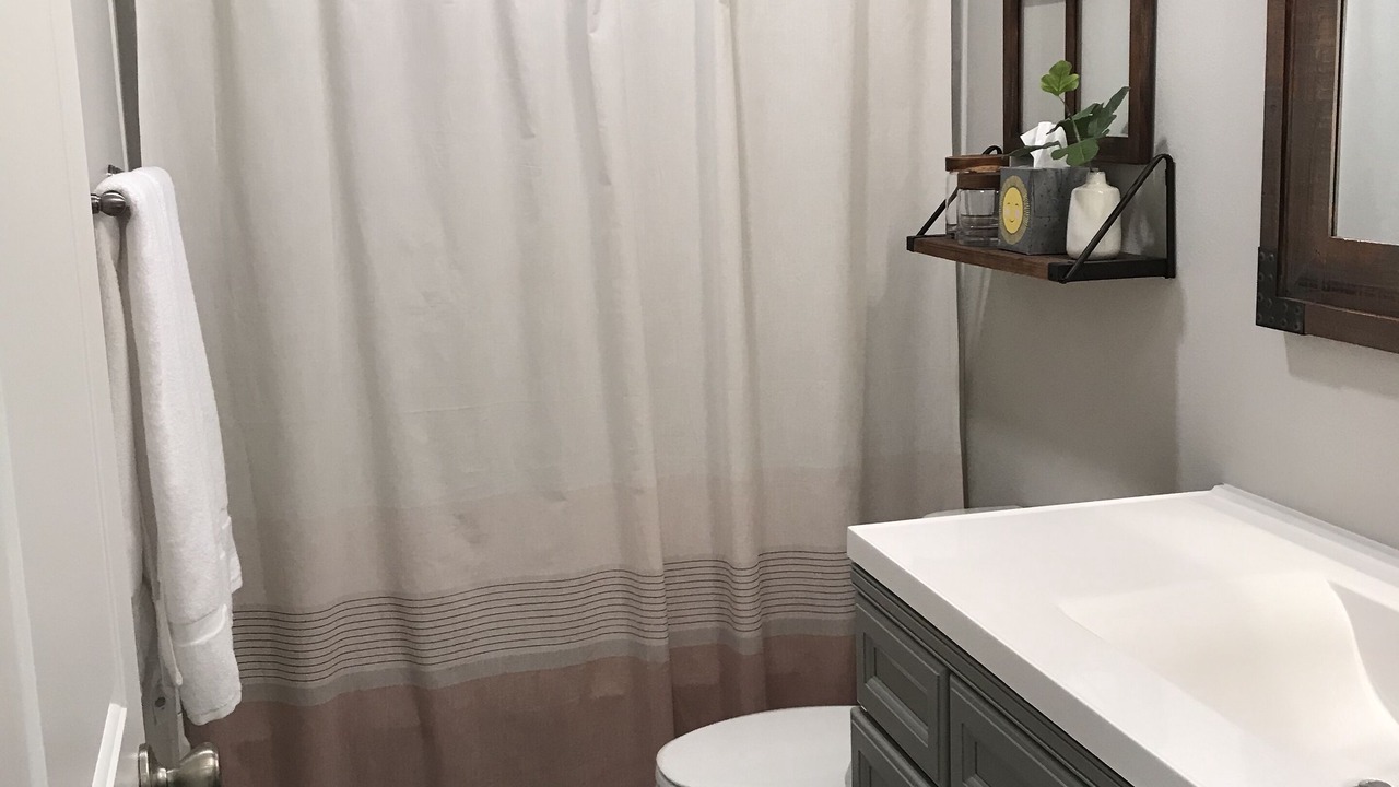 Photo of Bathroom in Mid-Hillside