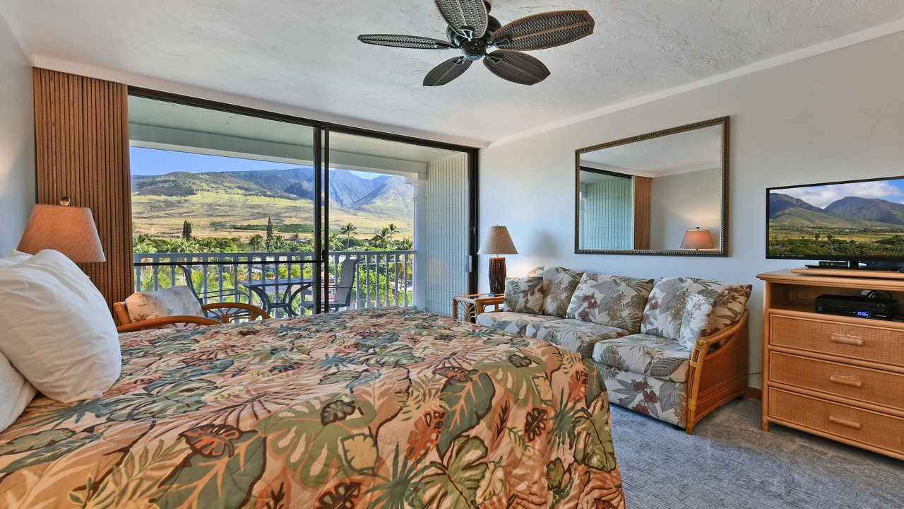 Photo of Bedroom in Historic Lahaina Front Street