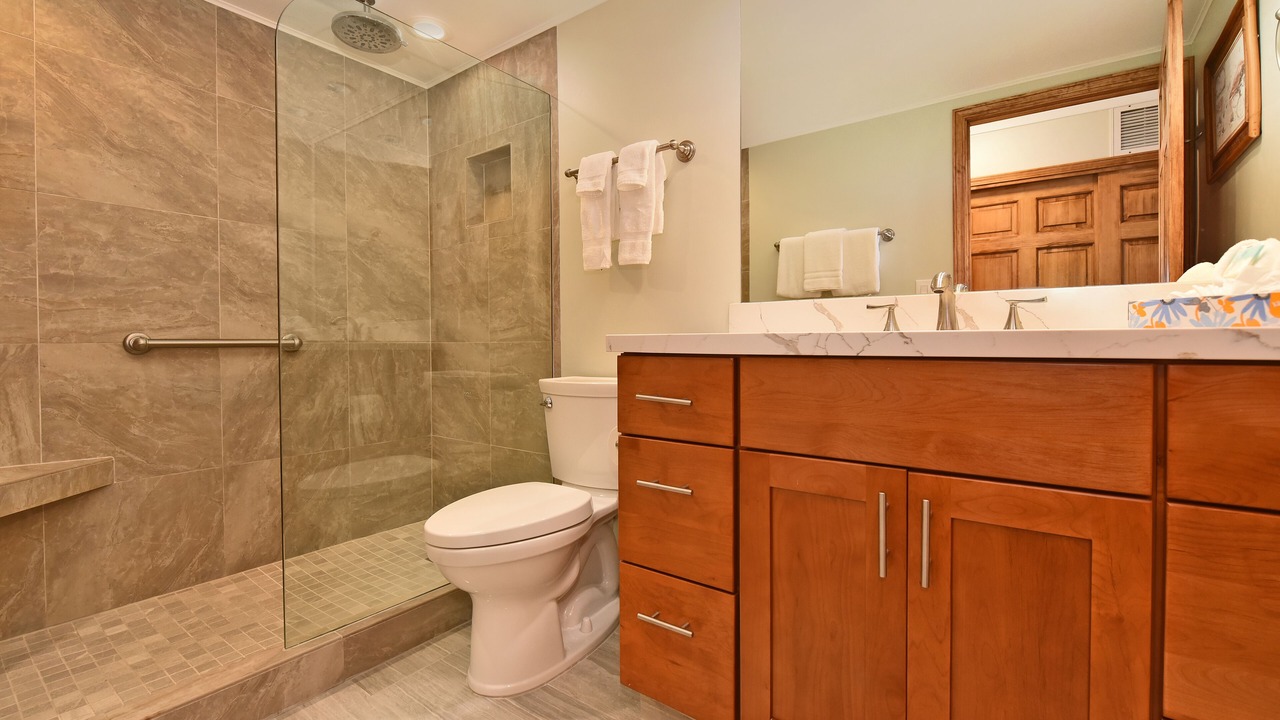 Photo of Bathroom in Historic Lahaina Front Street