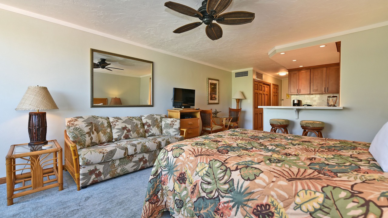 Photo of Bedroom in Historic Lahaina Front Street