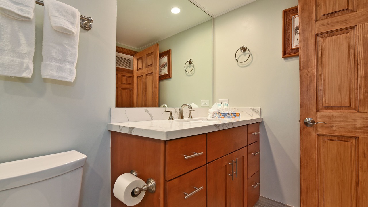 Photo of Bathroom in Historic Lahaina Front Street