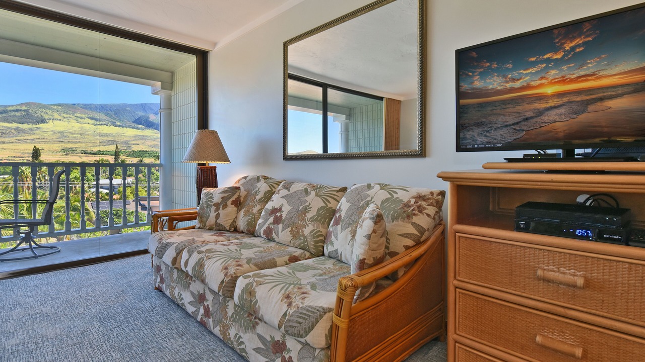 Photo of Livingroom in Historic Lahaina Front Street