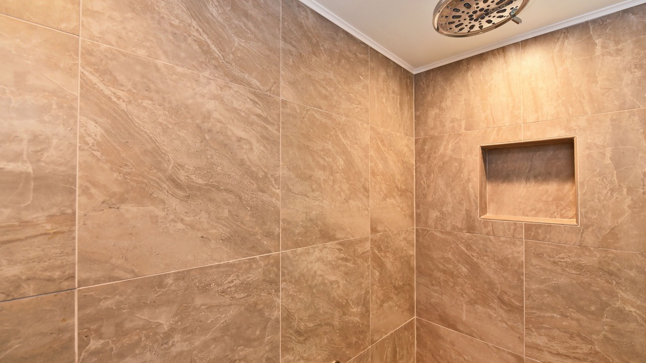 Photo of Bathroom in Historic Lahaina Front Street