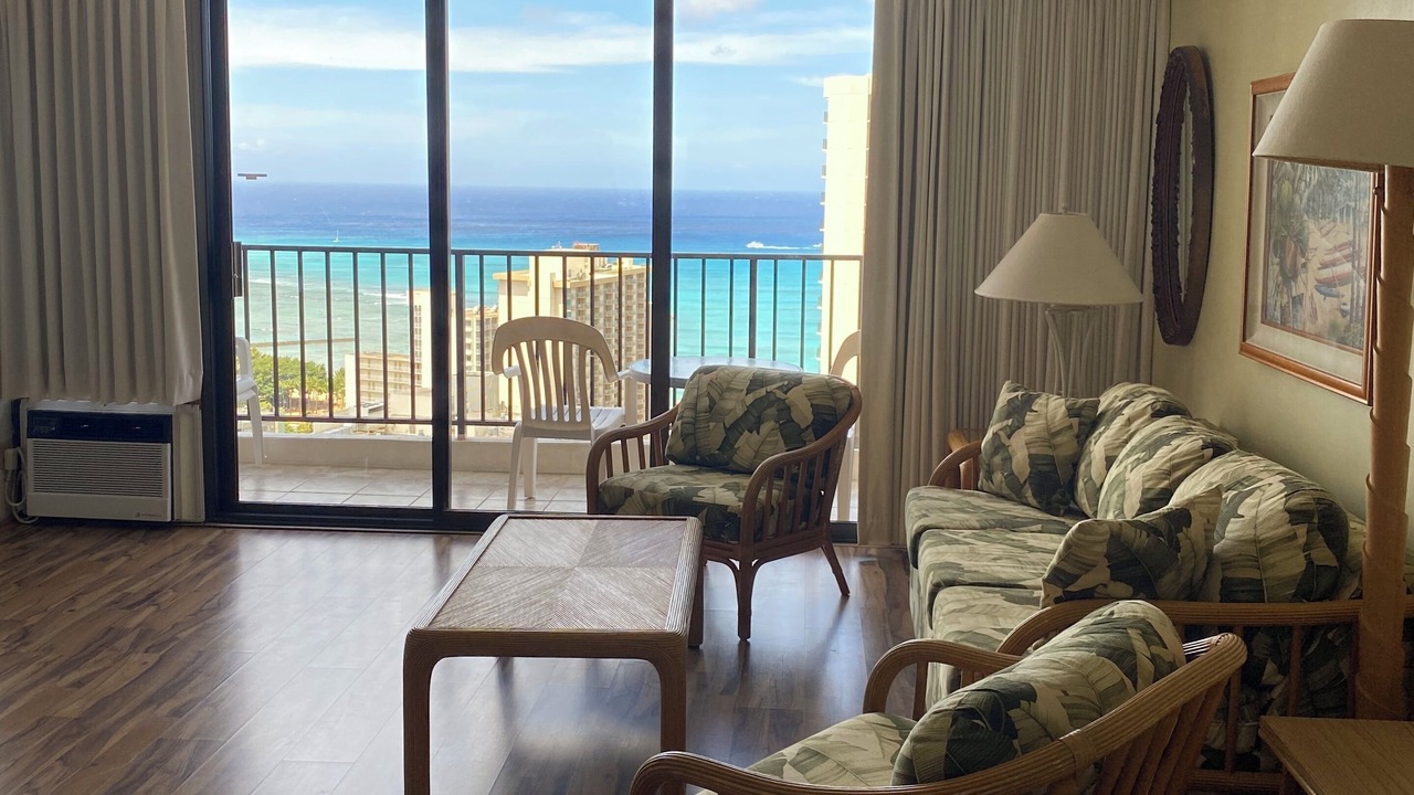 Photo of Livingroom in Waikiki