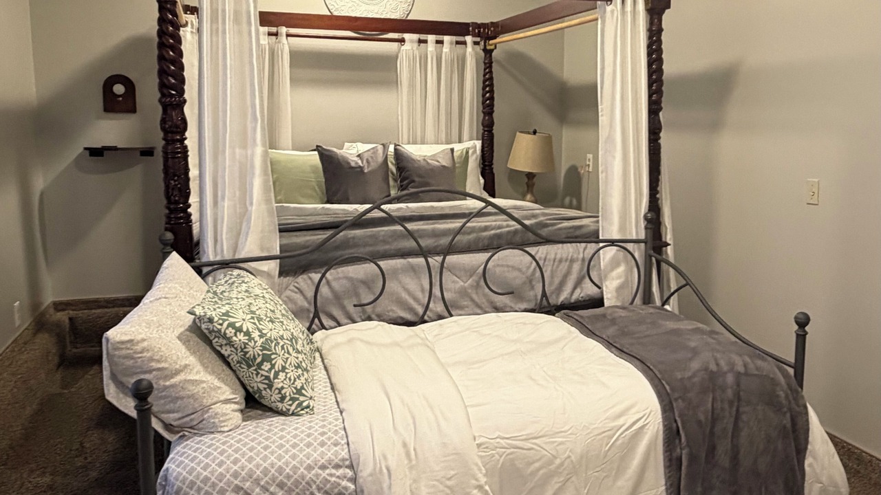 Photo of Bedroom in Holladay