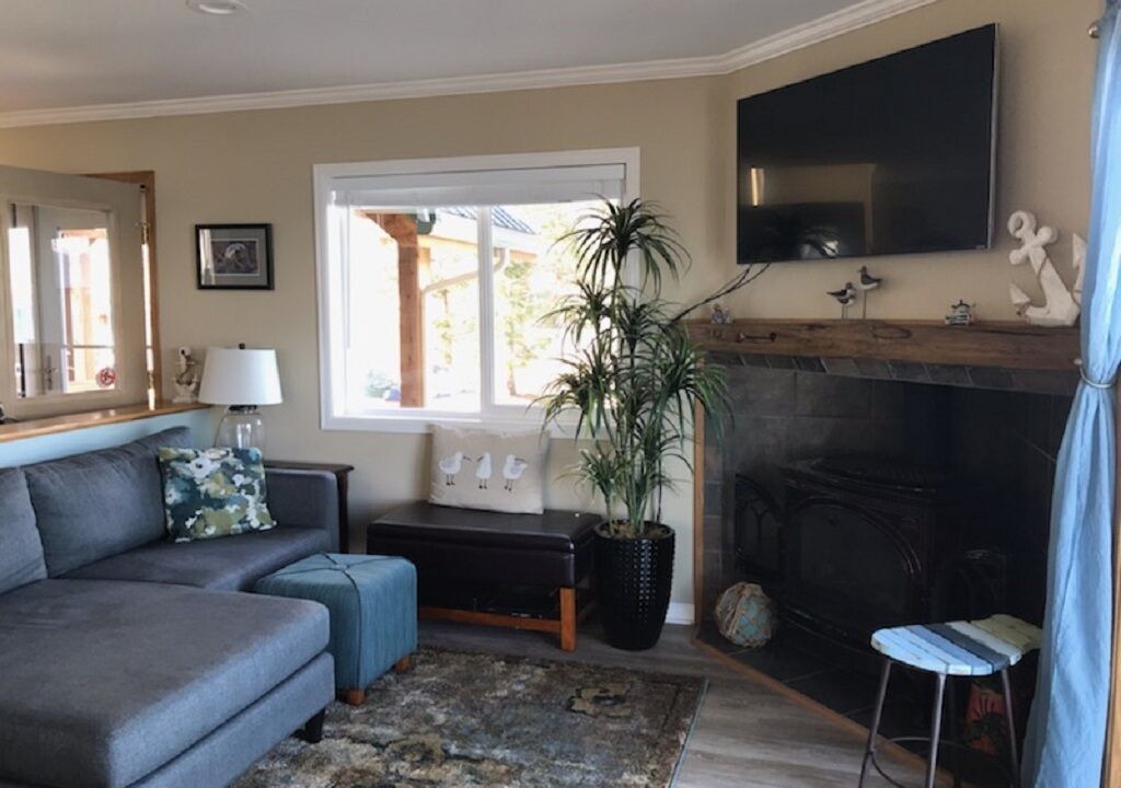 Photo of Livingroom in Homer