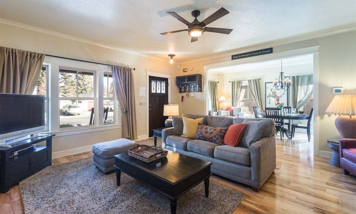Photo of Livingroom in River West