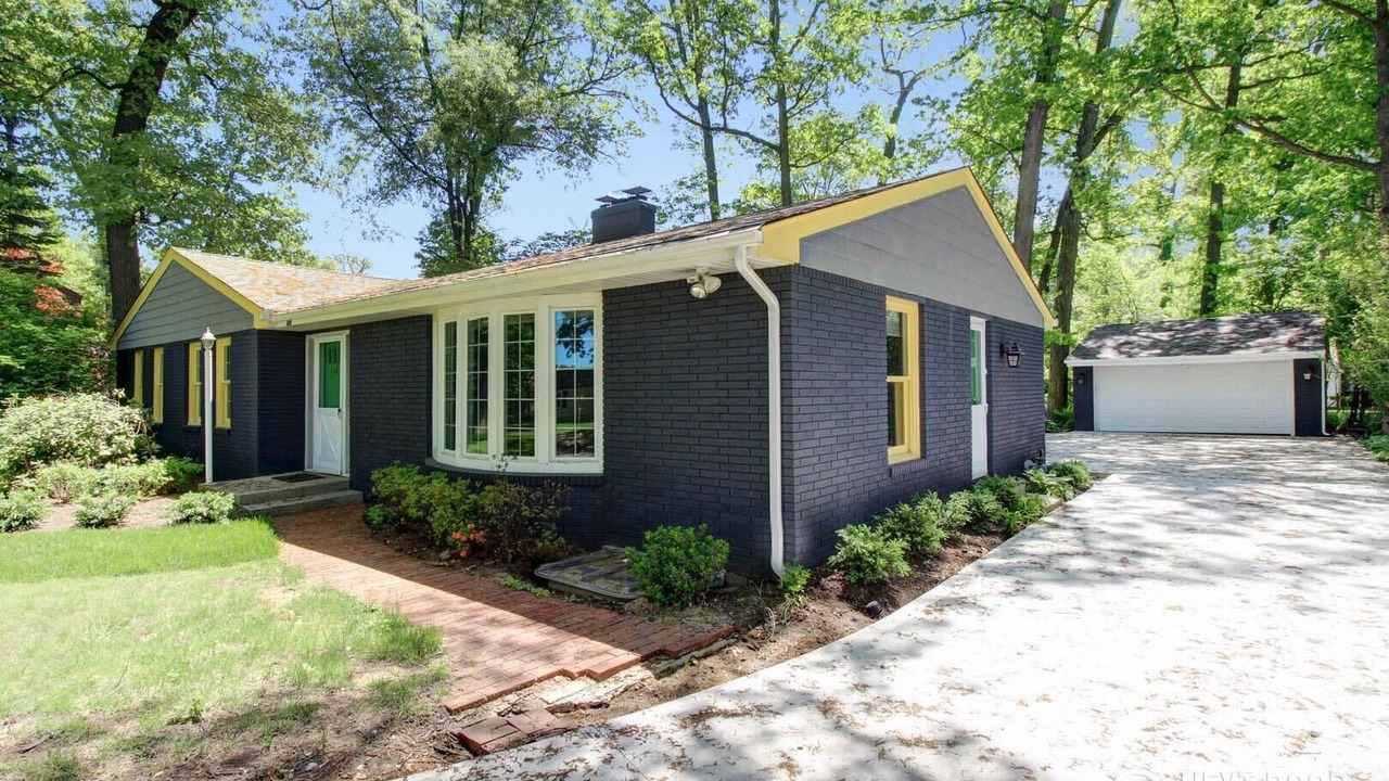 Photo of Outdoor in Wooded Estates