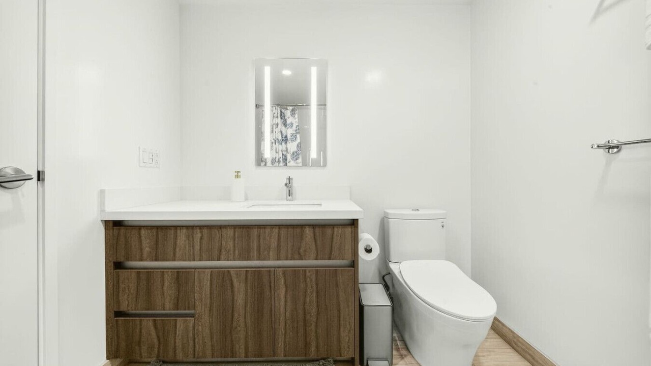 Photo of Bathroom in Ala Moana
