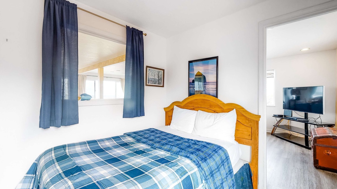 Photo of Bedroom in Edgewater Shores