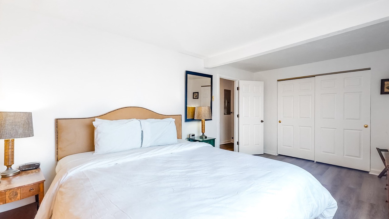 Photo of Bedroom in Edgewater Shores