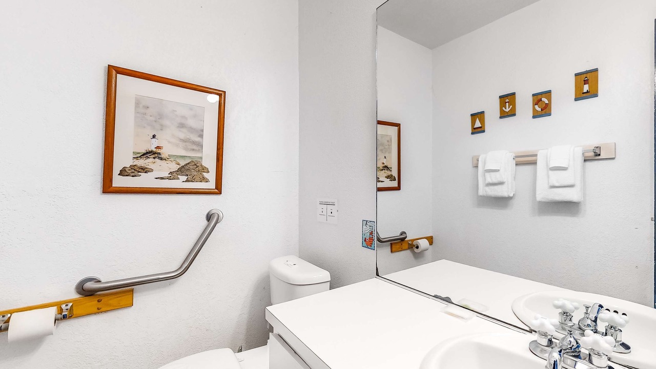 Photo of Bathroom in Edgewater Shores