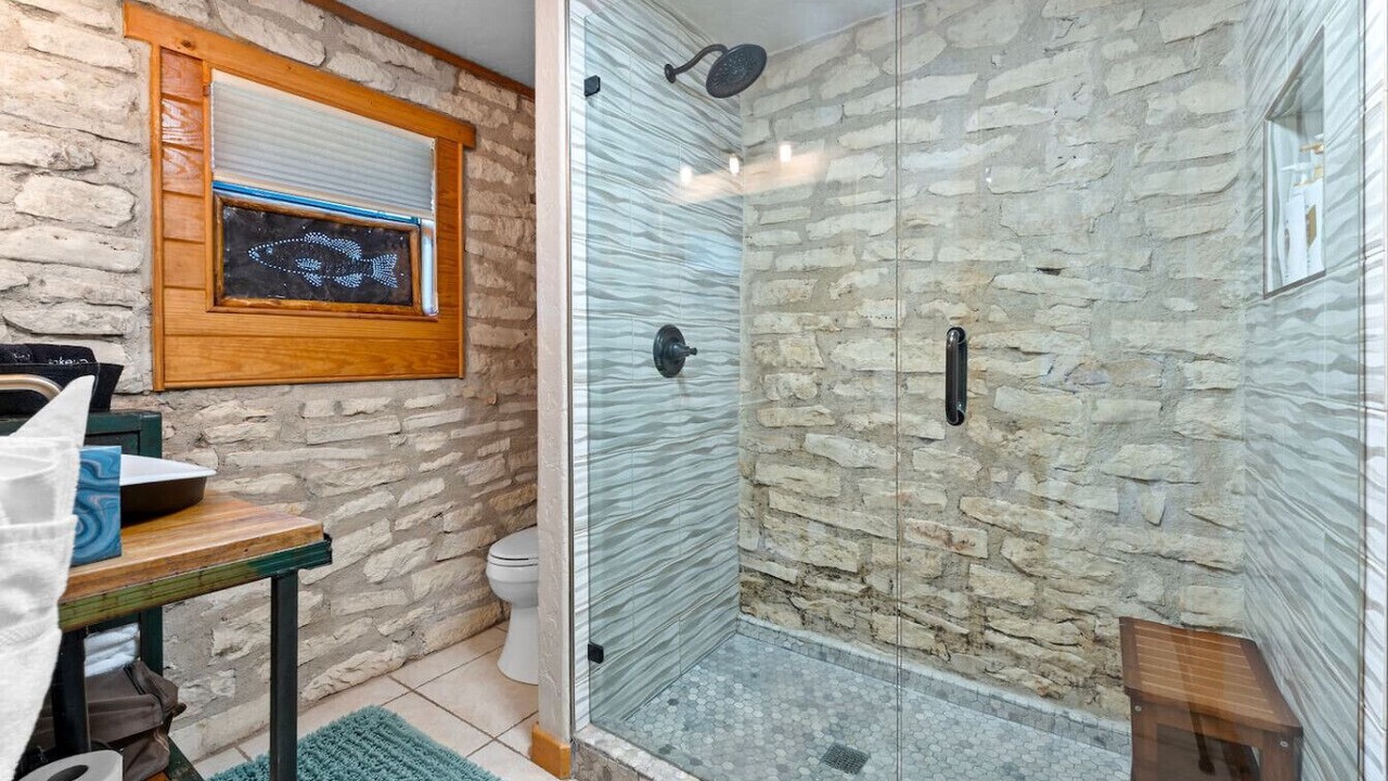 Photo of Bathroom in Canyon Lake