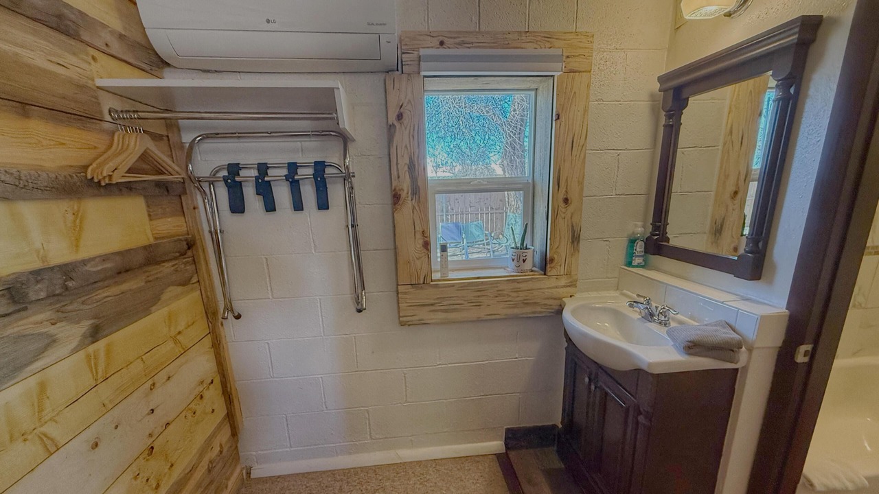 Photo of Bathroom in Bluff