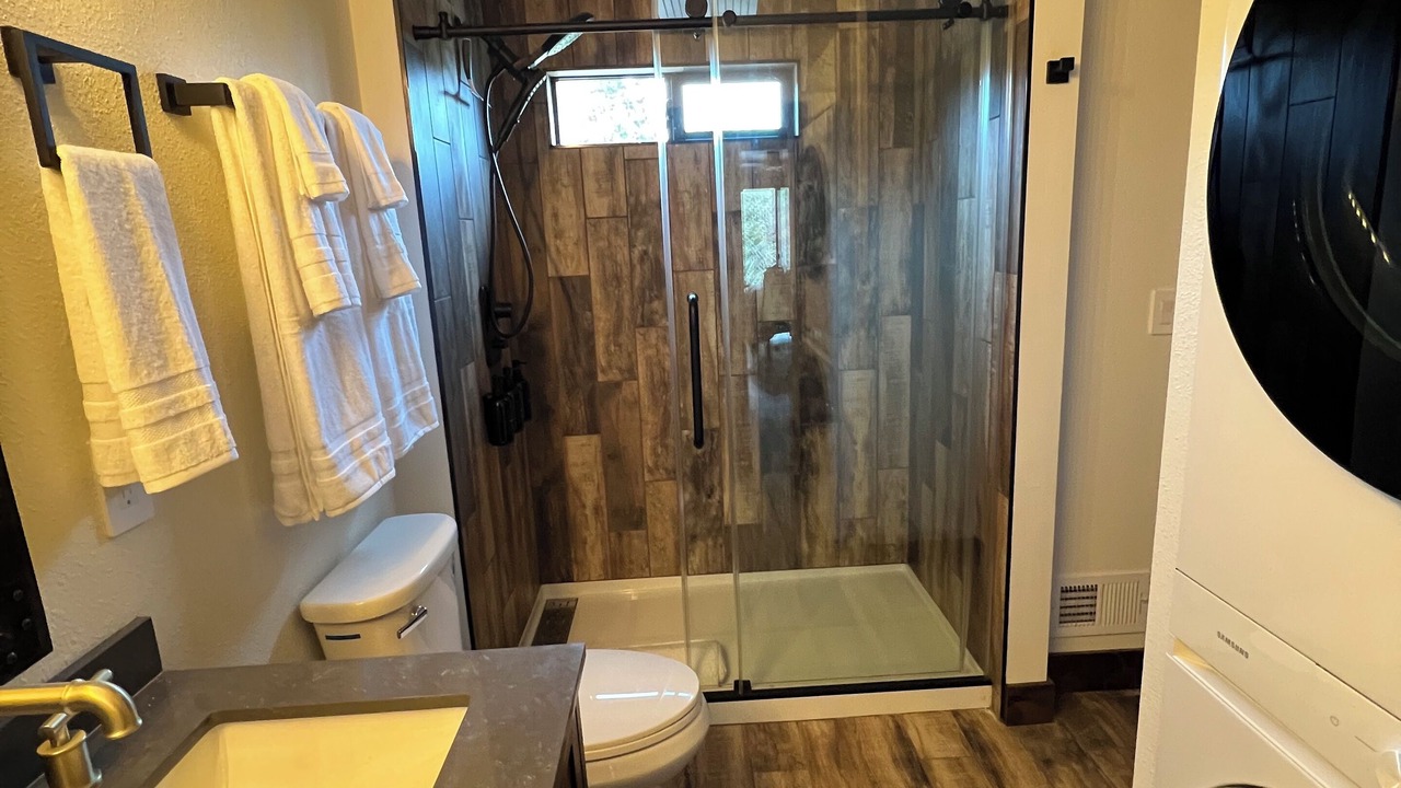 Photo of Bathroom in Alvadore