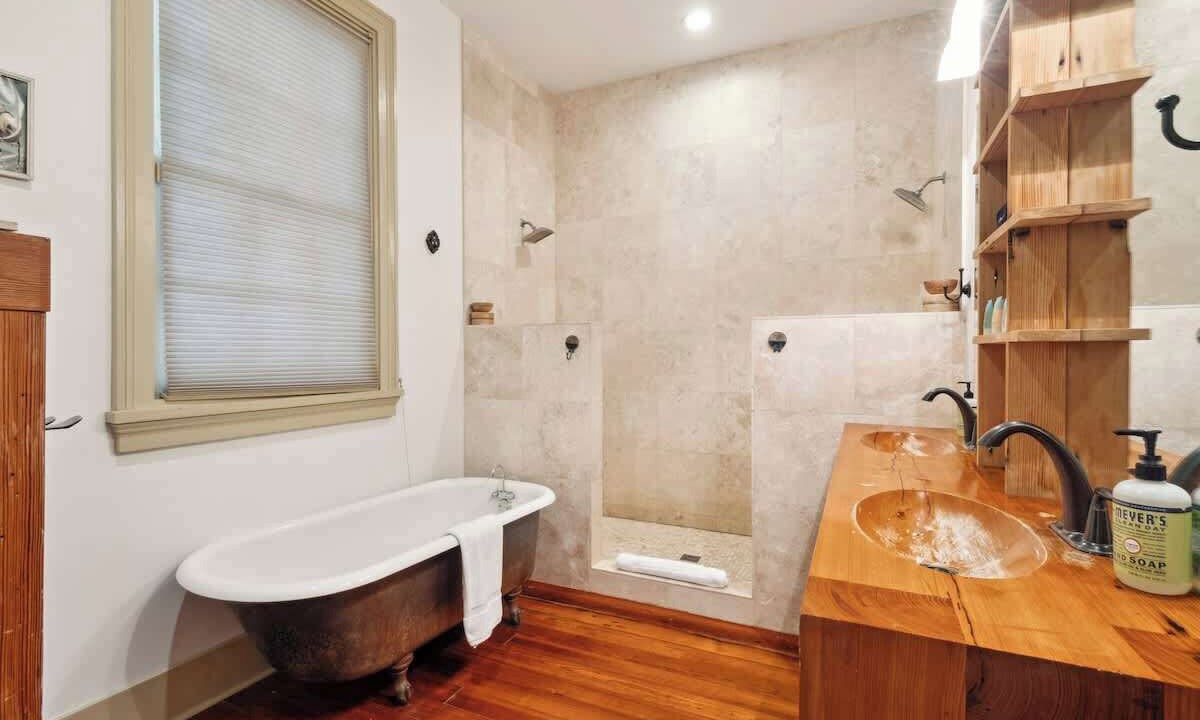 Photo of Bathroom in Seventh Ward