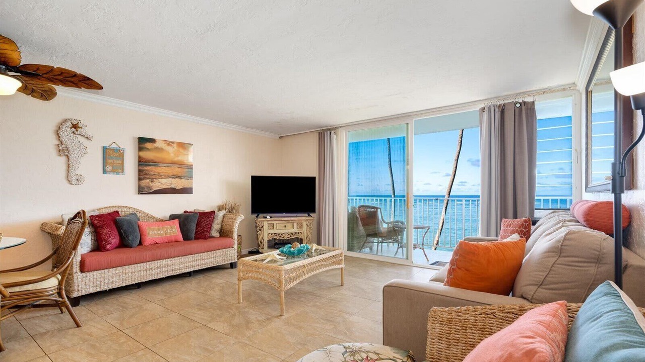 Photo of Livingroom in Punaluu