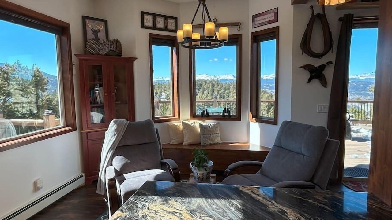 Photo of Livingroom in Coal Creek Canyon