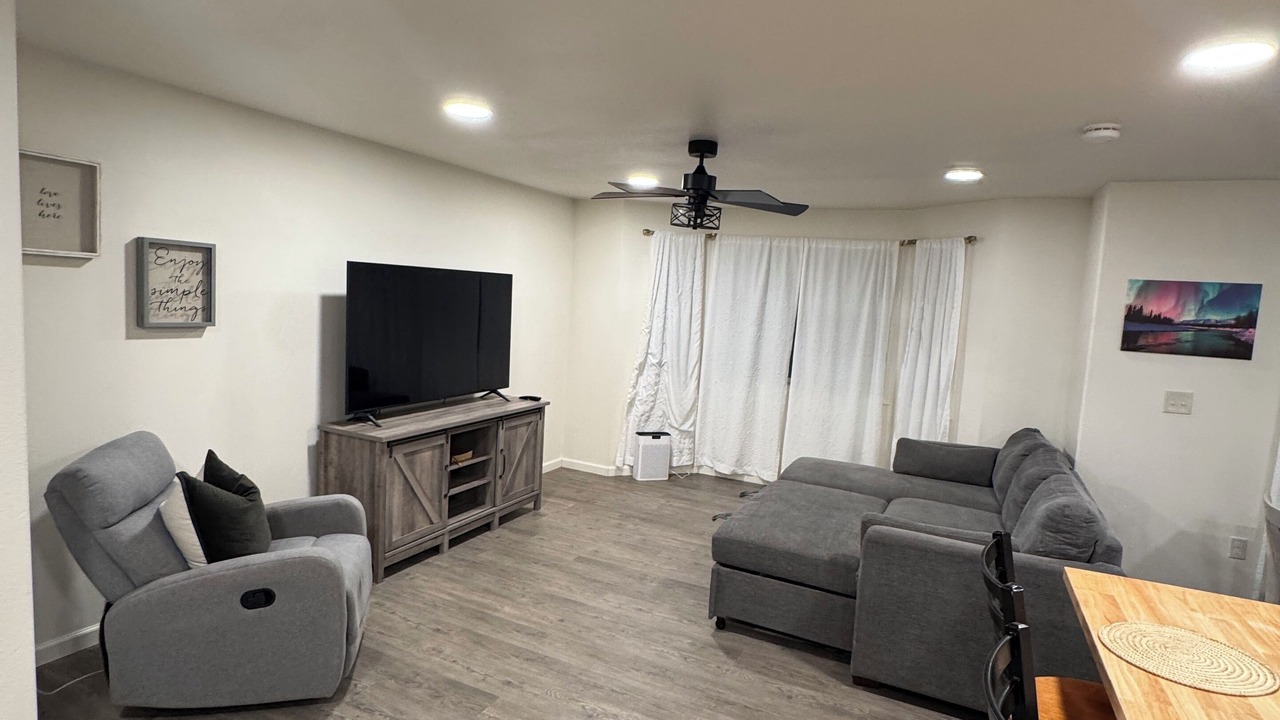 Photo of Livingroom in College