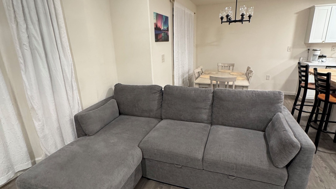 Photo of Livingroom in College
