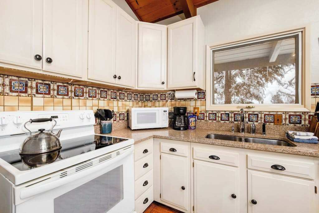 Photo of Kitchen in Alyeska