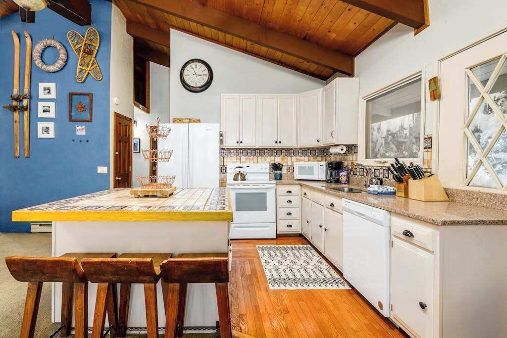 Photo of Kitchen in Alyeska