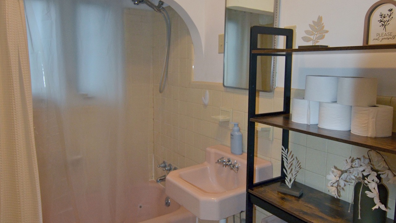 Photo of Bathroom in Old Fort