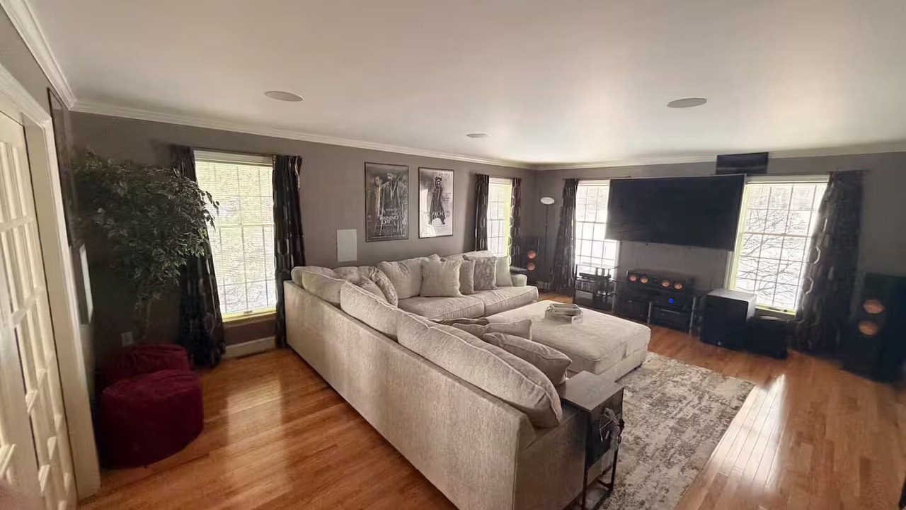 Photo of Livingroom in Queensbury