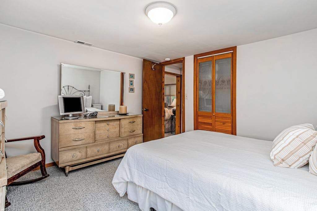 Photo of Bedroom in Lakeside
