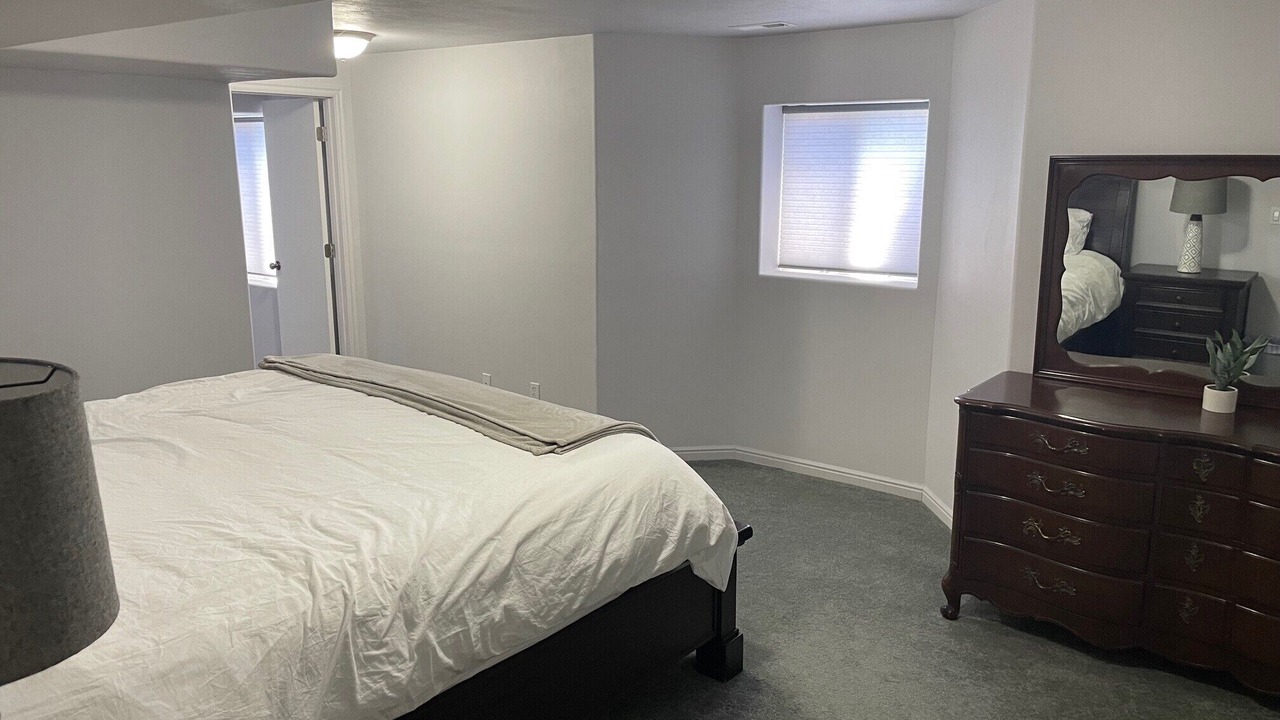 Photo of Bedroom in Lake Point