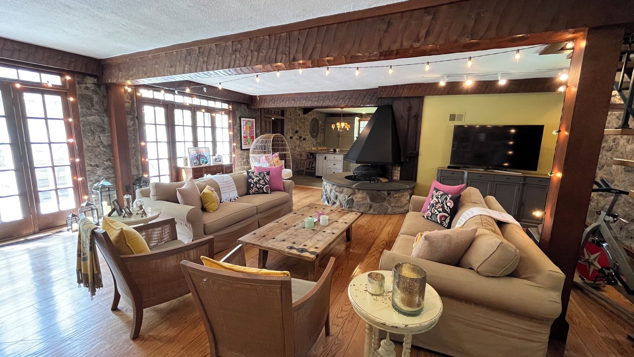 Photo of Livingroom in Saratoga Springs
