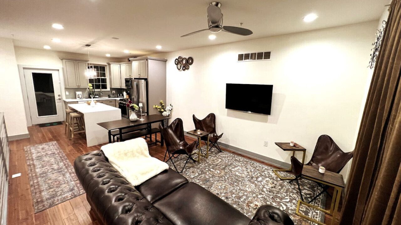 Photo of Livingroom in West Poplar
