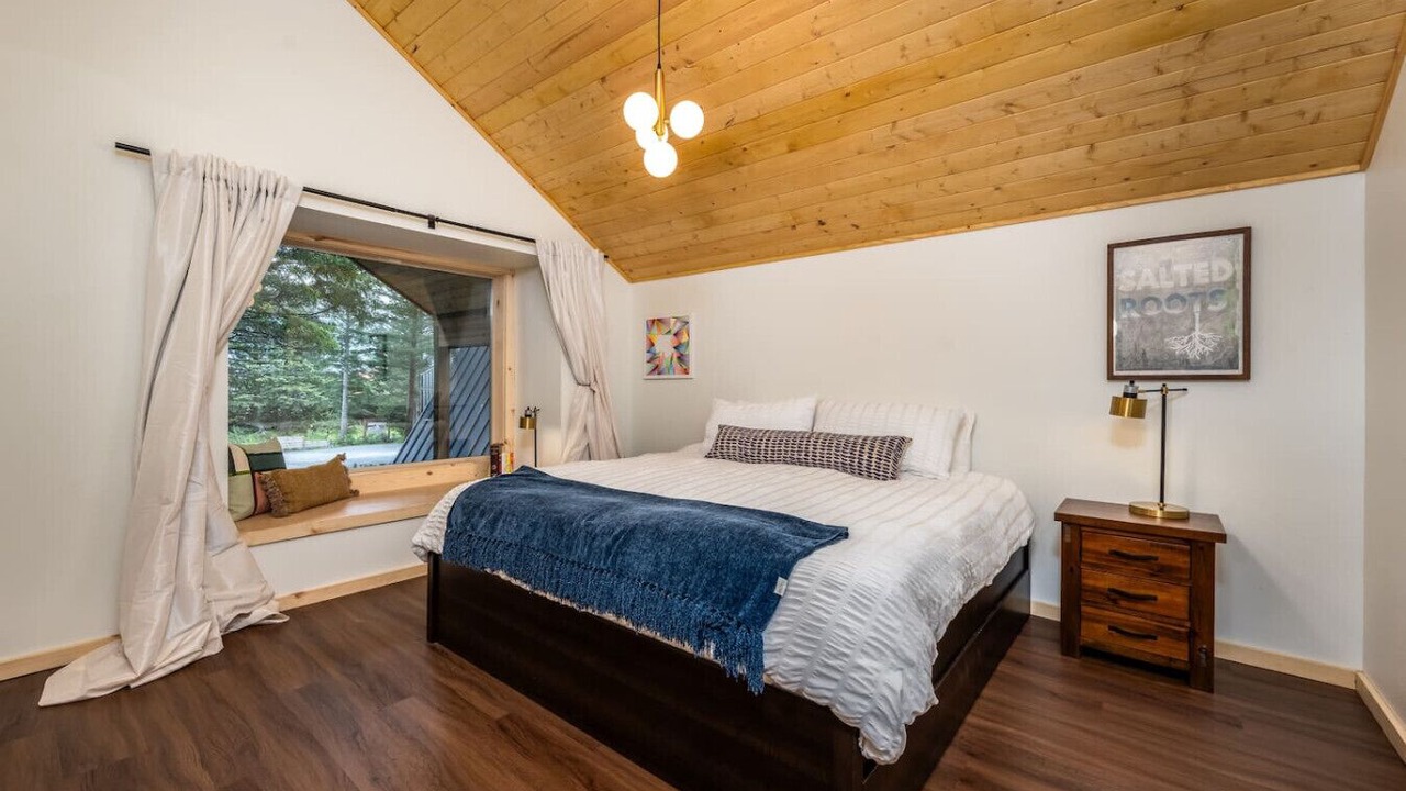 Photo of Bedroom in Lowell Point