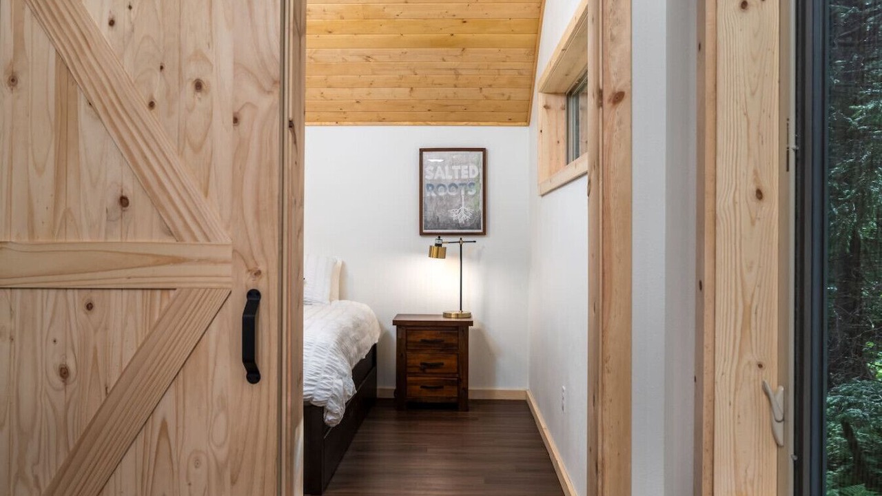 Photo of Bedroom in Lowell Point