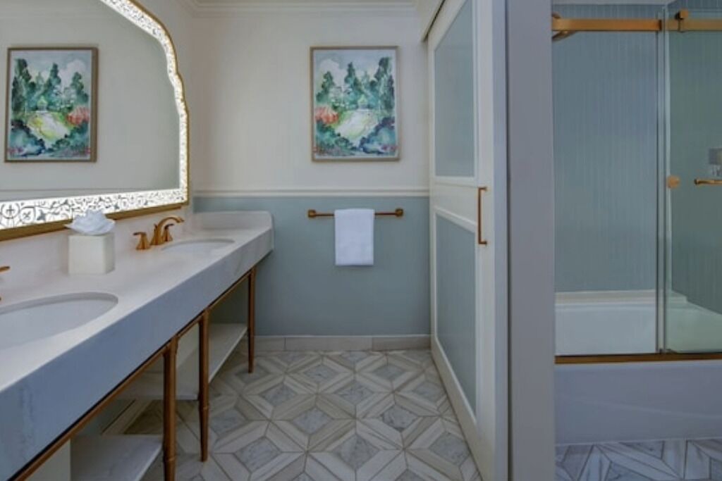 Photo of Bathroom in Bay Lake