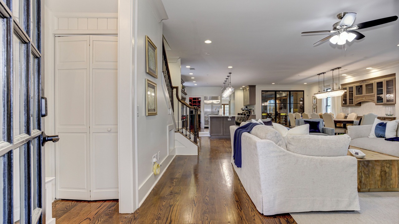 Photo of Livingroom in Garden Hills