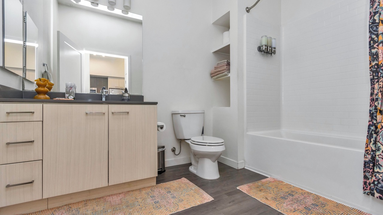 Photo of Bathroom in Platinum Triangle