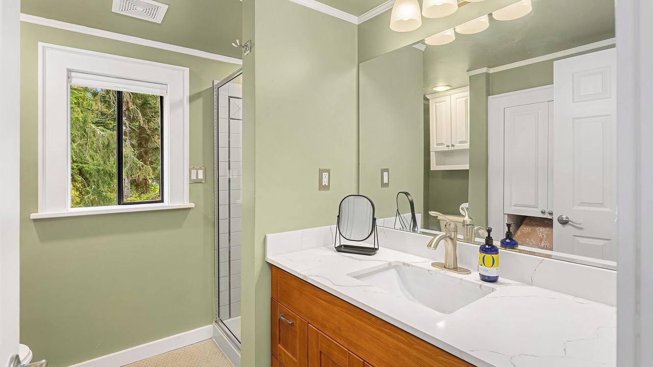 Photo of Bathroom in Gold Bar