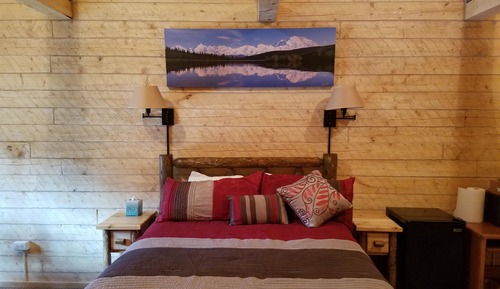Deluxe Cabin, 2 Queen Beds, Refrigerator & Microwave