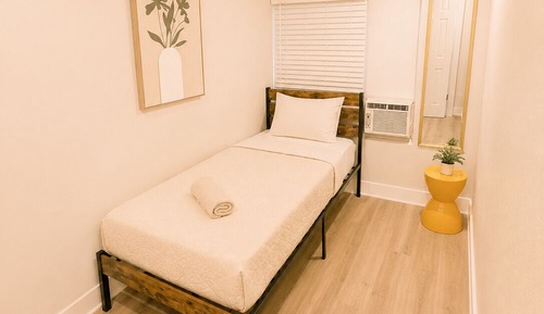 Basic Single Room, Patio